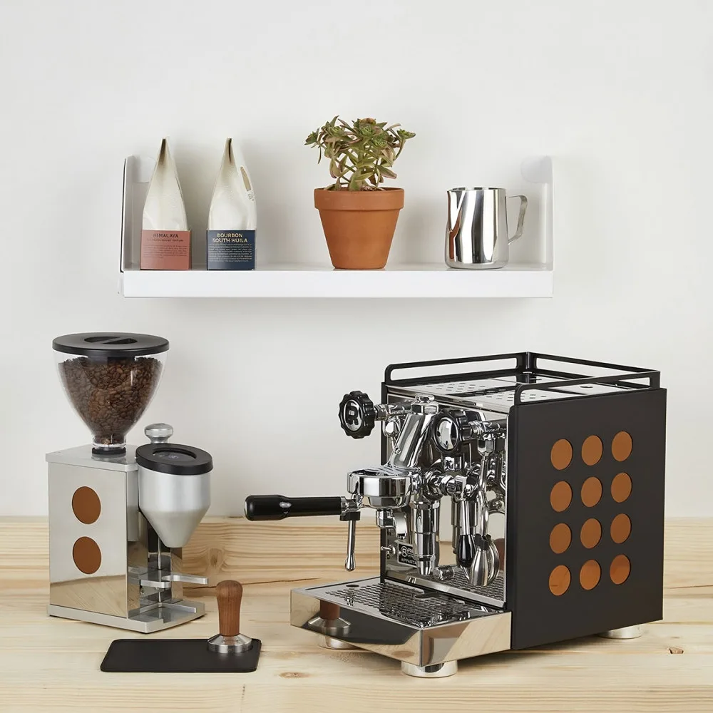 Weiße Einkreis-Espressomaschine mit Manometer und Dampflanze
